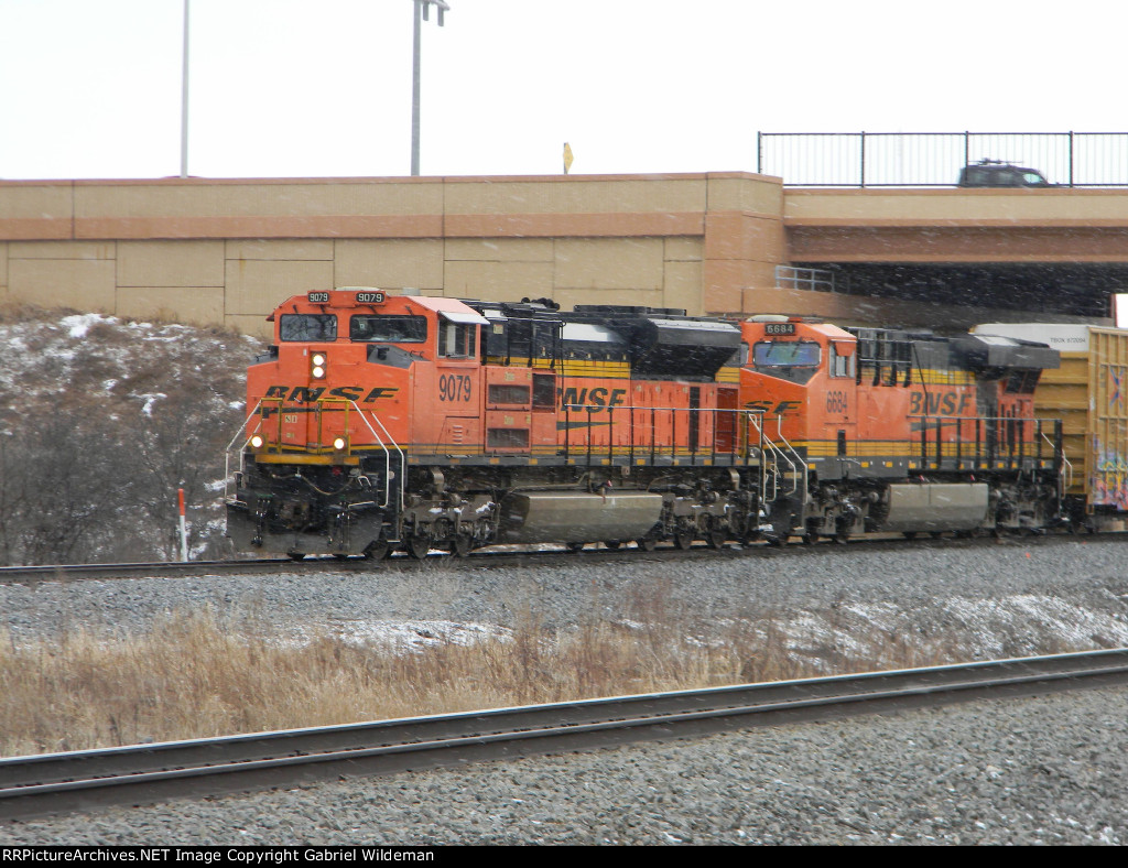 BNSF 9079 & BNSF 5684